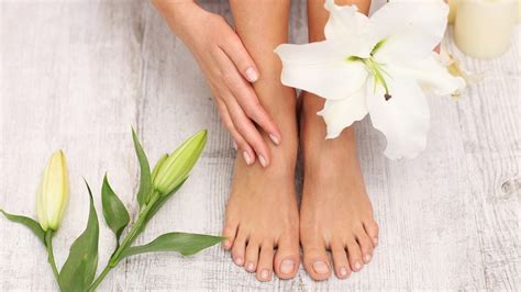 DIY Foot Spa -- 4 Super Simple Steps to Soft Fee at Home