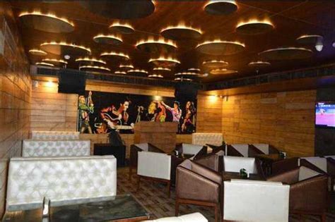 Sector 29 Bars and Pubs at Gurgaon (Gurugram) | Best Rooftop Bar Near