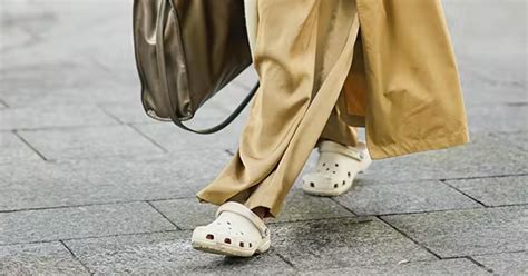 Here’s What a Podiatrist *Really* Thinks About Crocs