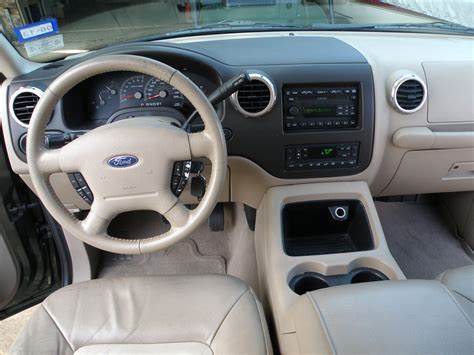 2004 Ford expedition interior dimensions