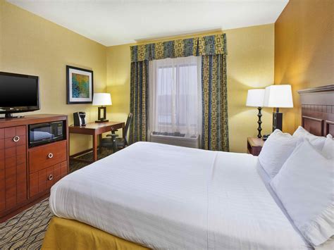 Detroit Airport Hotels | Holiday Inn Express & Suites Belleville (Airport Area)