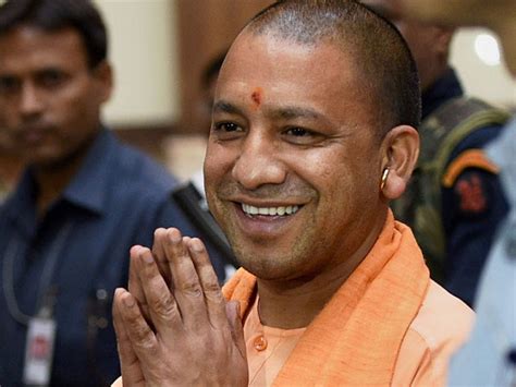 Yogi Adityanath makes yoga compulsory in state-run schools - Oneindia News