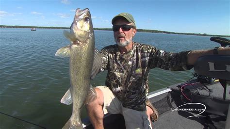 Walleye fishing techniques with Rapala's Jigging Rap and Snap Rap (Part 2) - YouTube