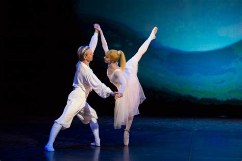 Trailer and other sneak peeks of the ballet Comet in Moominland - Moomin