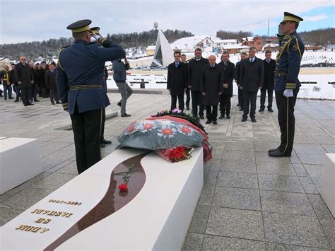 Prime Minister Mustafa paid homage to the tomb of Legendary Commander ...