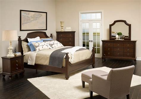 Broyhill Furniture New Charleston 4pc Poster Bedroom Set in Dark Brown