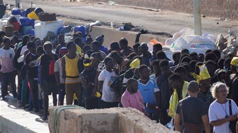 Lampedusa: Thousands of migrants arrive on Italian island | News UK ...