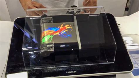 Samsung unveils 5.7-inch 2560x1440p foldable display