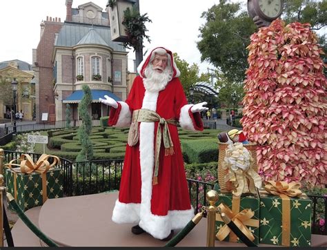 Video: Père Noël talks about Christmas magic in France - Disney Diary