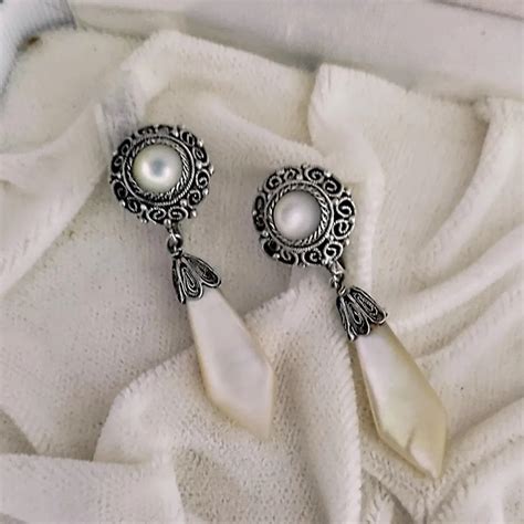 Vintage Mother Of Pearl Earrings, Women's Fashion, Jewelry & Organizers, Earrings on Carousell