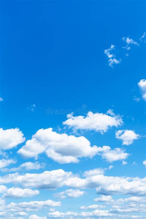 Cielo y nubes del verano foto de archivo. Imagen de tarde - 125663890