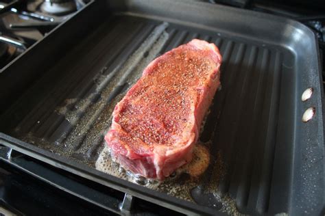 Perfectly Cooked Steak in a Grill Pan - thekittchen