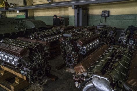 Photos: Ukraine Upgrades Its Battle Armor of T-72 Tanks - Bloomberg