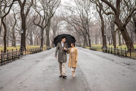 10 Reasons Why A Rainy Photoshoot is a Good Idea | Flytographer