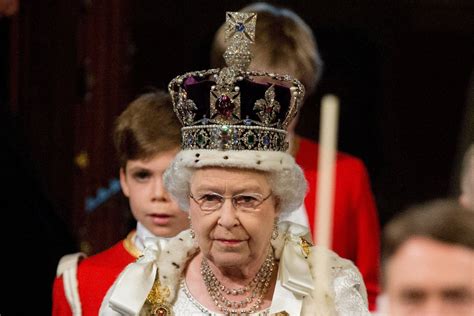 Queen Elizabeth II's Hilarious Description of Royal Crown Resurfaces - Newsweek