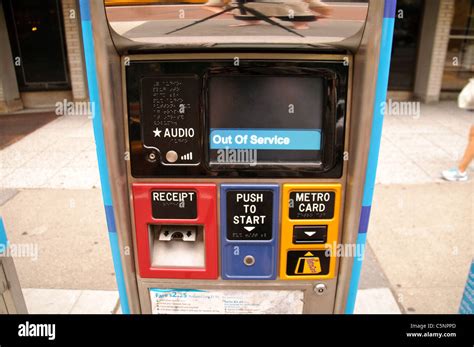 The new MTA Select Bus Service, MetroCard Vending Machine Stock Photo - Alamy