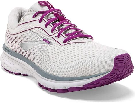 8 Best Running Shoes for Wide Feet (Men & Women) 2021