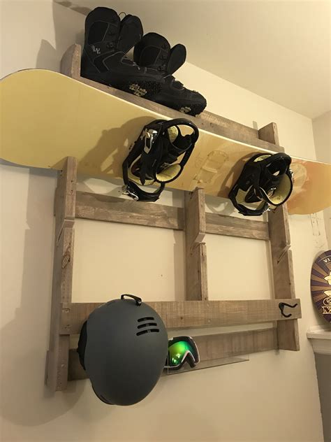 Diy Ski Rack / Homemade Ski Rack Garage | Amazing Ideas That Will Make Your House Awesome / The ...