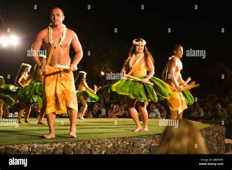 Dancers at the Old Lahaina Luau Lahaina Maui Hawaii Stock Photo - Alamy