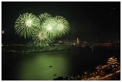 Come to China to Watch a Splendid Fireworks show