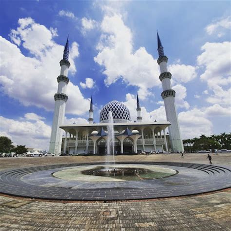 Sultan Salahuddin Abdul Aziz Mosque - NinjaFound.com - Your Trusted Local Guide