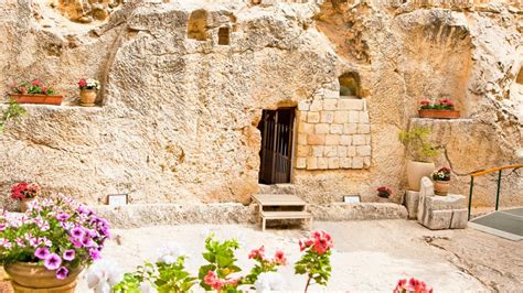 'He is Risen': Watch Garden Tomb Easter Sunrise Service from Jerusalem | CBN News