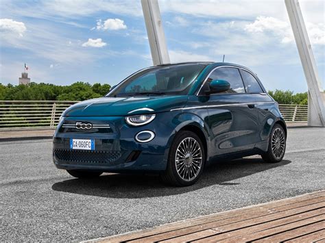 New Fiat 500 and 500C electric car prices announced: specs and release ...