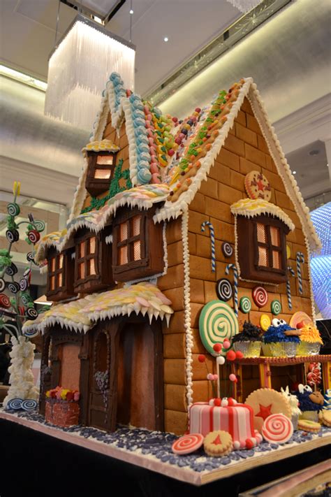 HOTELS Holiday Spirit: Guessing weight of giant gingerbread house - HOTELSMag.com