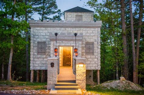 Eureka Springs Castle Treehouse, Arkansas - Castles in America – Castlesy