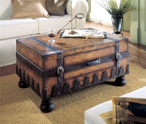 World map chest | Coffre en bois, Fabriquer une table basse, Table basse rangement