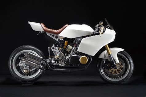 This Custom Suzuki GT380 Has a Timeless Minimalistic Design