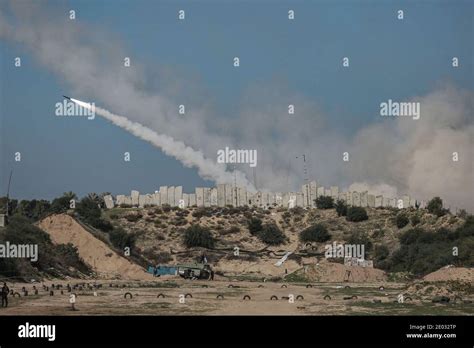 Hamas rockets hi-res stock photography and images - Alamy