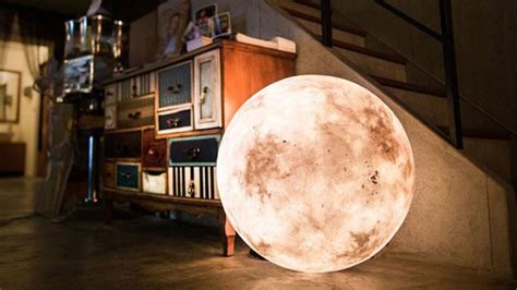 Gorgeous Luna Lamp looks like a full moon | Daniel Swanick