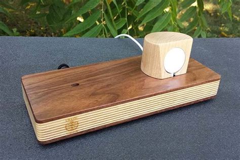 Handmade iWatch Apple Watch and iPhone Charging Station | Gadgetsin