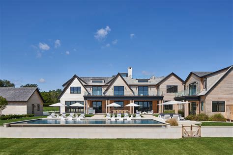 Step inside this modern Hamptons beach house that expertly plays with ...