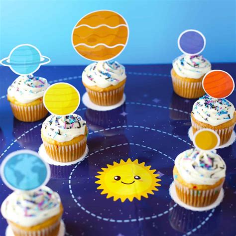 Solar System Cupcakes - Mom Loves Baking