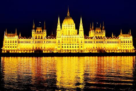 Hungarian Parliament building at night | Hungarian Parliamen… | Flickr