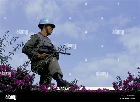 Rwanda civil war soldiers 1994 hi-res stock photography and images - Alamy