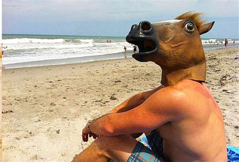 The Most Hilarious Beach Photos You'll Ever See - The Delite