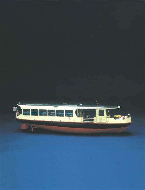 Venetian Passenger Motor Boat Model Kit - Mantua (MA730)