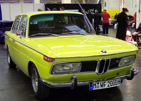 File:BMW 2000 tii vr neonyellow TCE.jpg - Wikimedia Commons