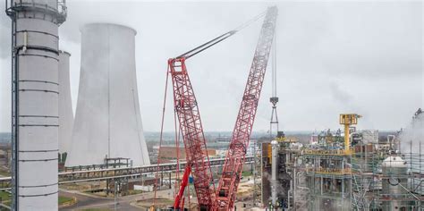 Mammoet replaces reactor - Crane & Transport Briefing