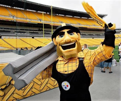 Pittsburgh Steelers Steely McBeam mascot | Pittsburgh steelers, Mascot, League