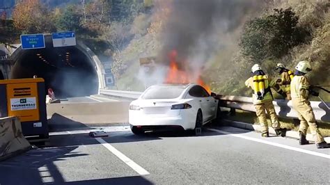 Tesla catches fire after Crash - YouTube