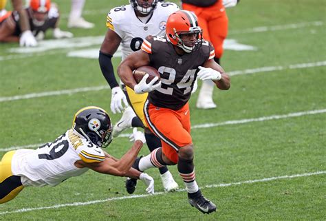 Browns clinch playoff spot for 1st time in 18 years with 24-22 win over Steelers, earn wild-card ...