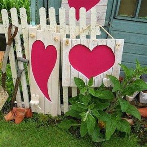 46 Awesome Valentine Outdoor Decorations - PIMPHOMEE