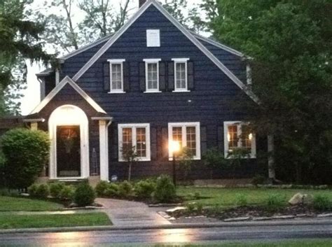 Pin by Jason Bergquist on Exterior colors in 2019 | House paint exterior, White shutters, Navy ...