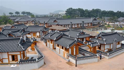 Today's traditional Korean houses (한옥: 한 '韓'... : 名慾