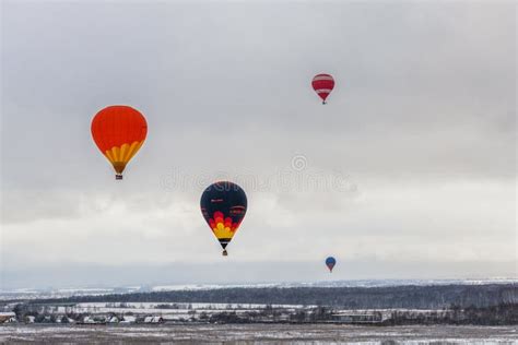 Hot air balloon in winter editorial stock image. Image of balloon - 136195189