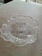2 flower vases, clear seashell small plates - Advantage Auction